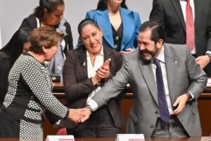 Legisladores participan en ceremonia por 202 años del Estado de México