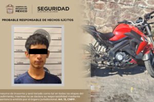 Persecución en Malinalco: motociclista interceptado con envoltorios de cristal