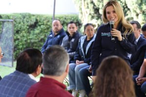 Romina Contreras atiende solicitudes vecinales en Valle de las Palmas