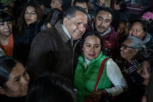 Toluca instala luminarias para tránsito seguro