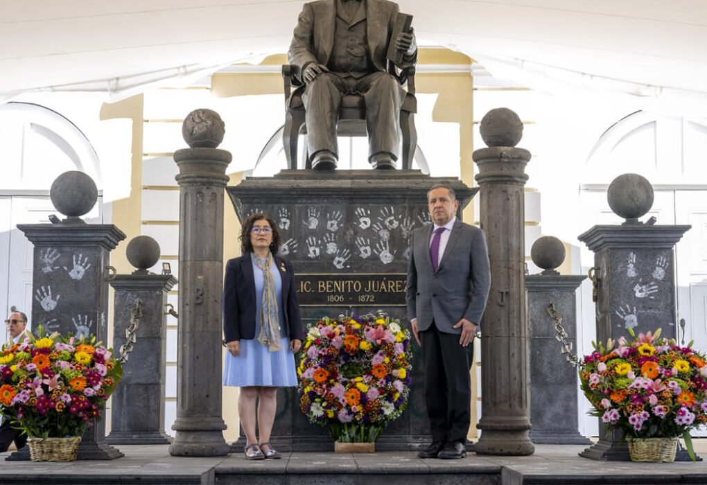 UAEMéx conmemora 220 años del nacimiento de Benito Juárez