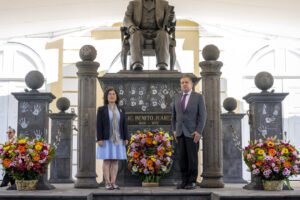 UAEMéx conmemora 220 años del nacimiento de Benito Juárez