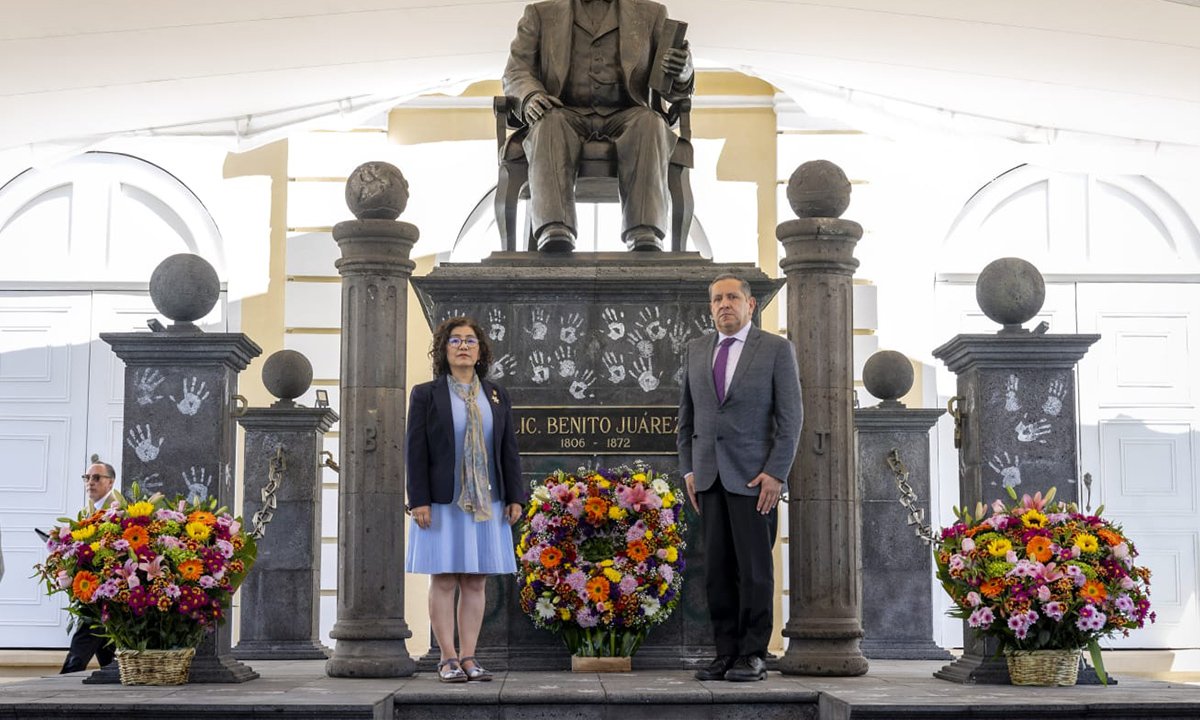 UAEMéx conmemora 220 años del nacimiento de Benito Juárez
