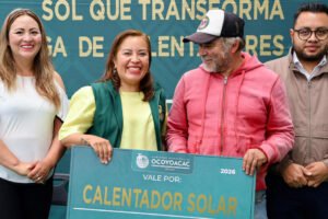 Alcaldesa Nancy Valdez entrega 50 calentadores solares en Ocoyoacac