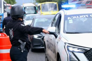 Arrestos y multas en Toluca por desperdicio de agua en Sábado de Gloria