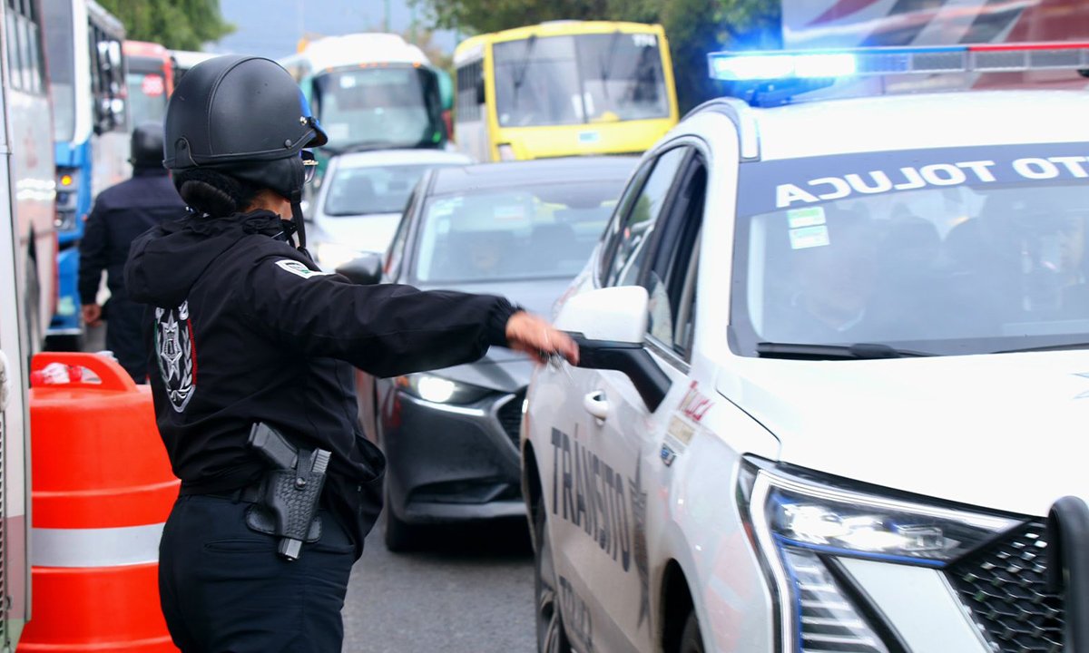 Arrestos y multas en Toluca por desperdicio de agua en Sábado de Gloria