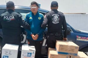 Detienen a hombre por robo de medicinas en Toluca