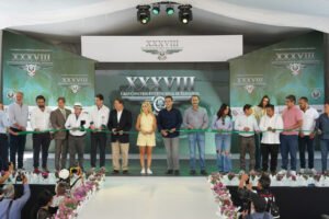 Enrique Vargas inaugura el Concurso Internacional de Elegancia