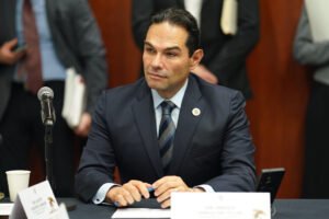 Enrique Vargas plantea beneficios fiscales a series y películas que promuevan legalidad