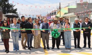 Mejora acceso a comunidad escolar con pavimentación, en Zinacantepec