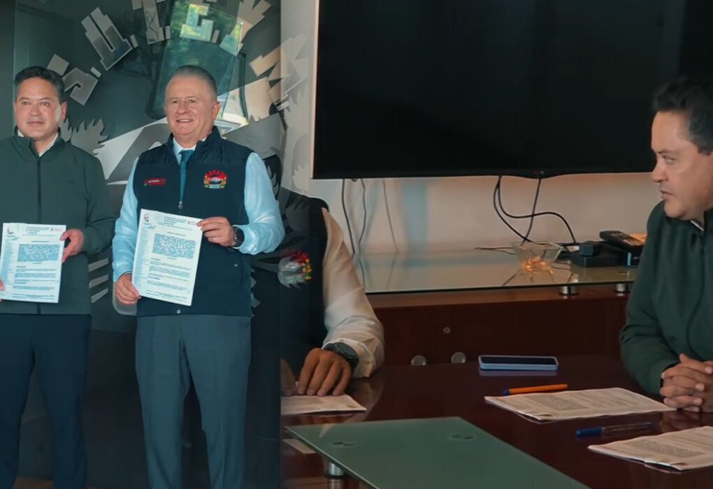 Alcalde de Calimaya firma convenio histórico con SUTEYM