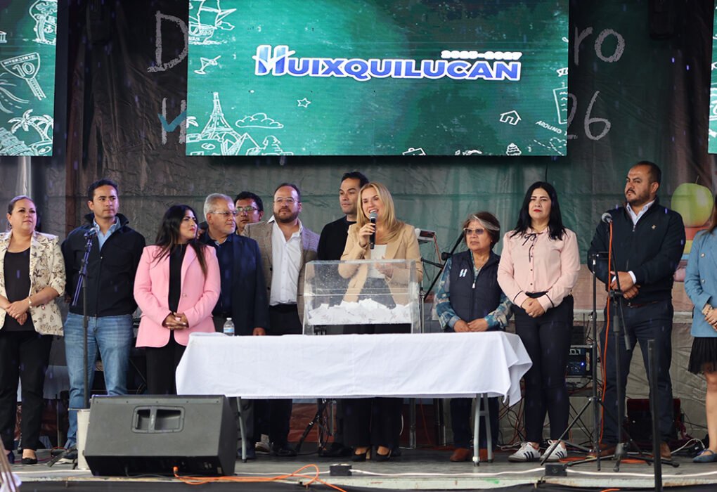 Huixquilucan celebra a mil 700 maestros en el Día del Maestro