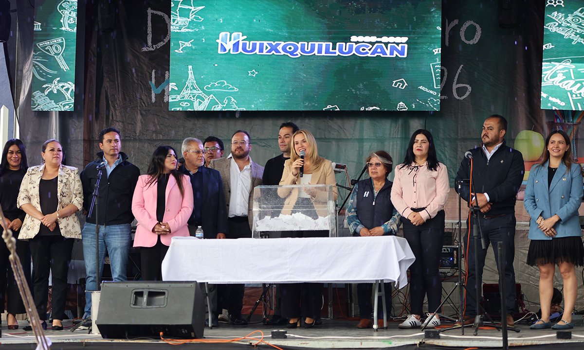 Huixquilucan celebra a mil 700 maestros en el Día del Maestro