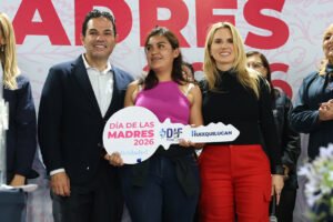 Huixquilucan entrega 9 viviendas en Día de las Madres