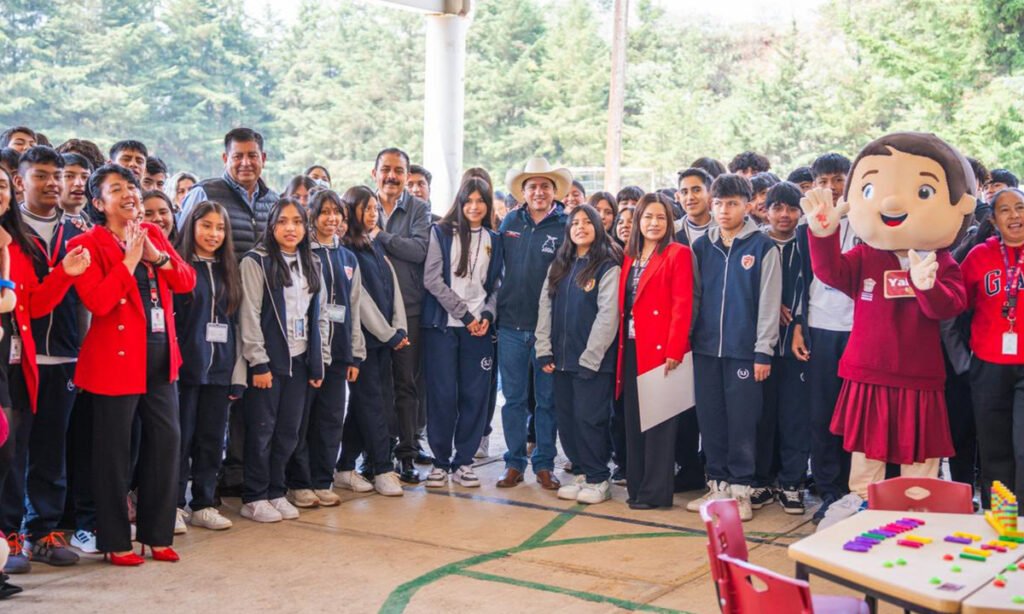 Jilotepec recibe obras escolares y materiales educativos en Octeyuco
