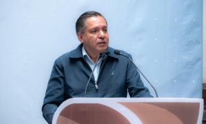 Programas de becas impulsan a miles de estudiantes de Toluca
