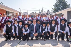 Ricardo Moreno inaugura arcotecho en primaria de Toluca