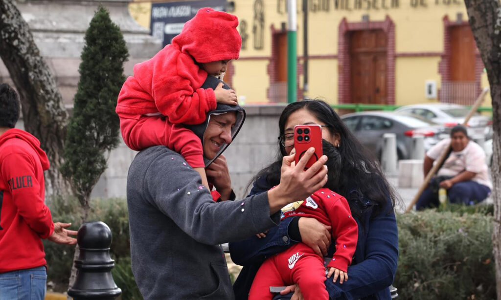 Ricardo Moreno organiza celebraciones familiares en Toluca