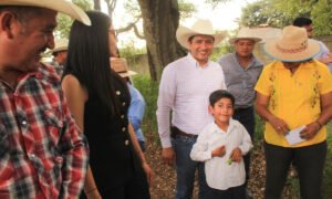 Rodolfo Noguez se compromete con obras que apoyan a productores en Jilotepec