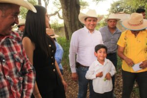 Rodolfo Noguez se compromete con obras que apoyan a productores en Jilotepec