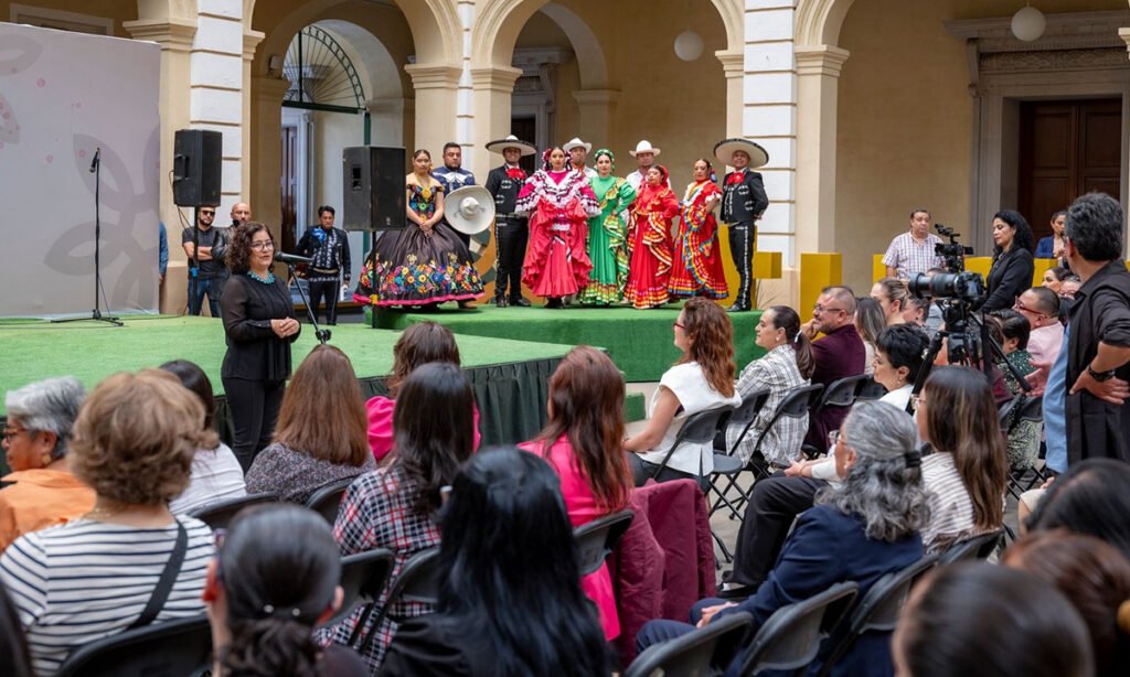 UAEMéx celebra a madres trabajadoras con concierto