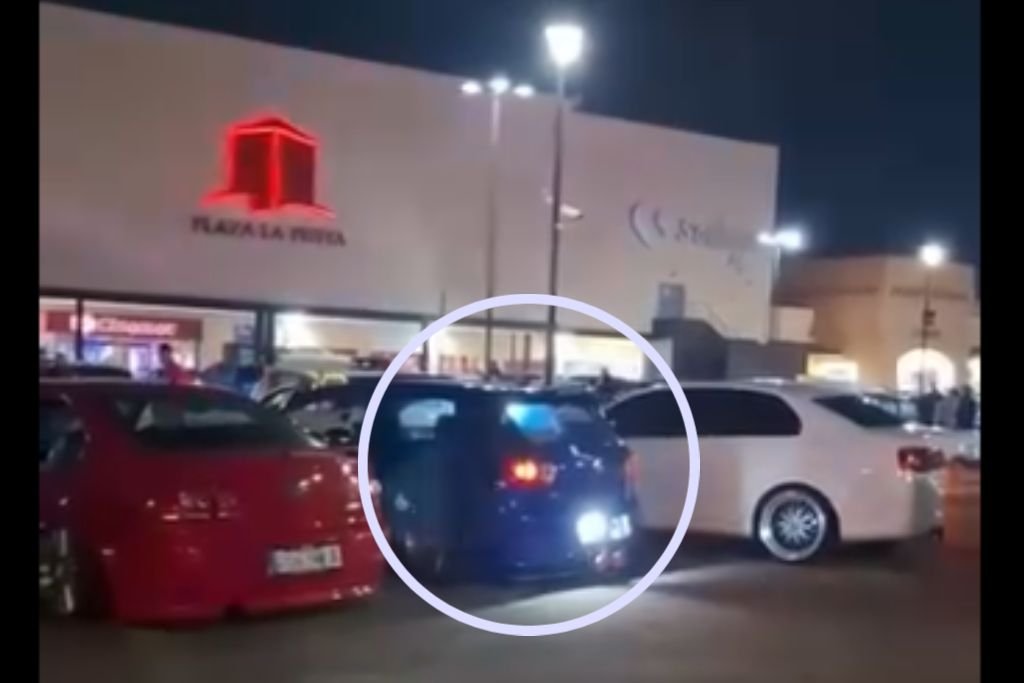 auto simula balacera en escape