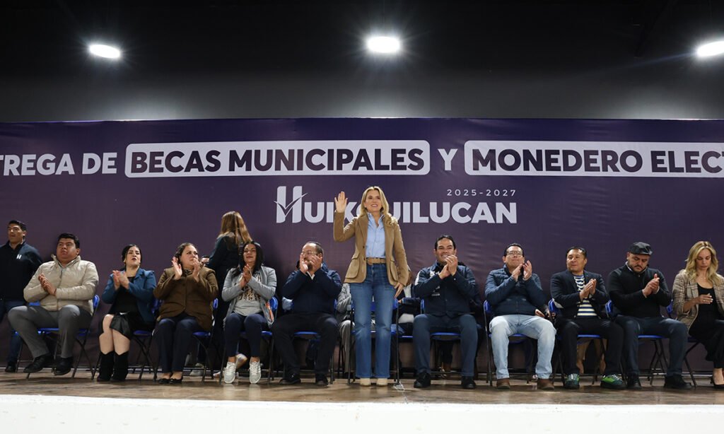 Entrega Huixquilucan más de 15,000 apoyos educativos