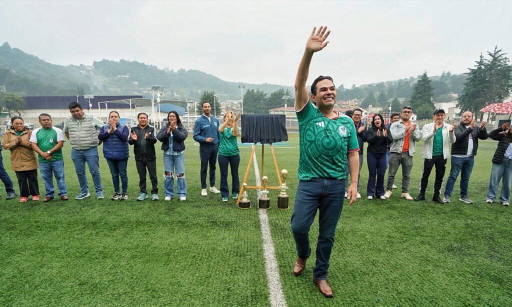 Entrega de la Unidad Deportiva El Plan en Huixquilucan