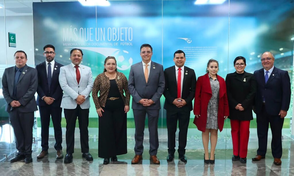 Exposición del PJEdomex conecta archivos y fútbol