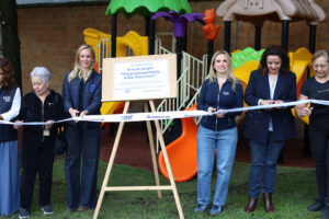 Huixquilucan instala juegos infantiles en Villa Florence