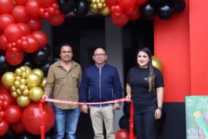 Manuel Vilchis respalda a nuevos comercios en Zinacantepec