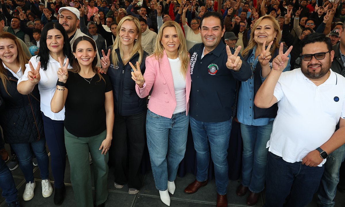 Regalan autos a papás en Huixquilucan