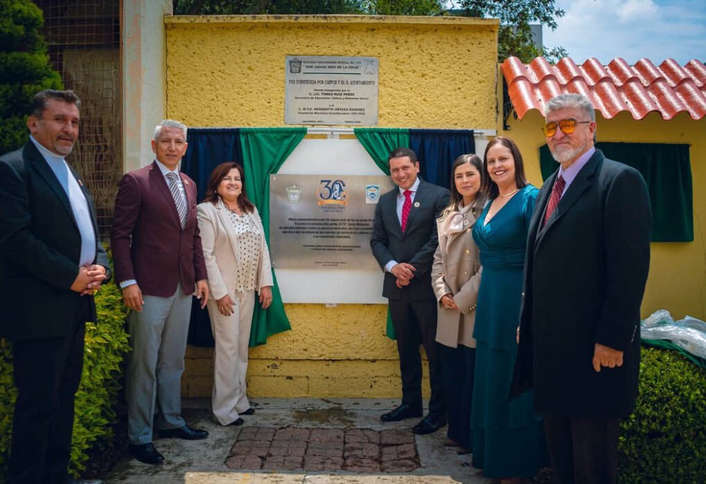 Rodolfo Noguez celebra 30 aniversario de secundaria Sor Juana Inés de la Cruz