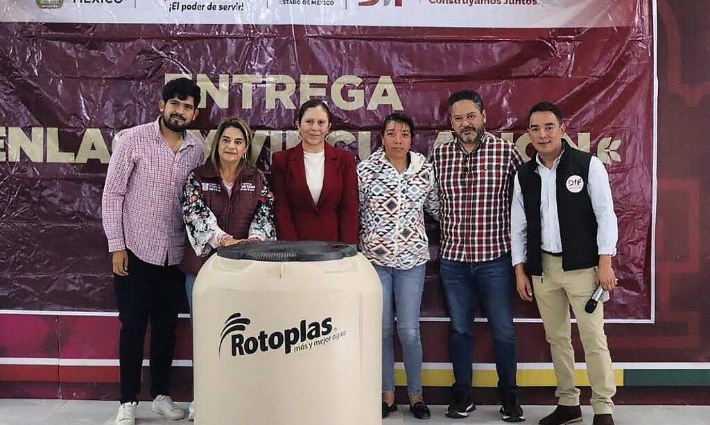 Tinacos y láminas mejoran hogares en Calimaya gracias a Omar Sánchez