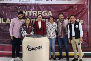 Tinacos y láminas mejoran hogares en Calimaya gracias a Omar Sánchez