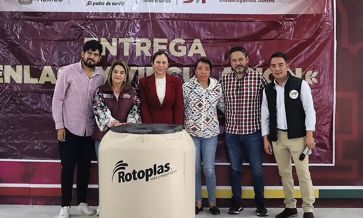 Tinacos y láminas mejoran hogares en Calimaya gracias a Omar Sánchez