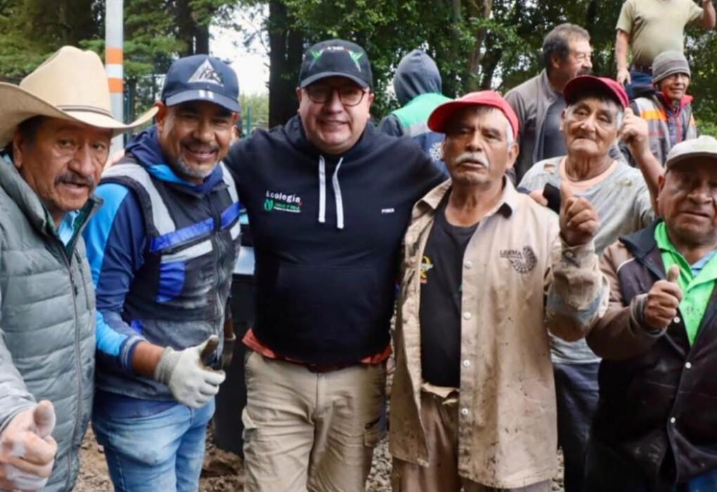 Vecinos de Lerma levantan la plaza cívica en Amomolulco