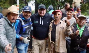 Vecinos de Lerma levantan la plaza cívica en Amomolulco