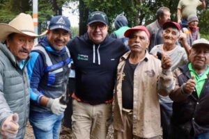 Vecinos de Lerma levantan la plaza cívica en Amomolulco