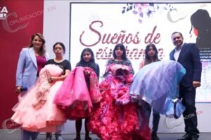 Toluca celebra a quinceañeras