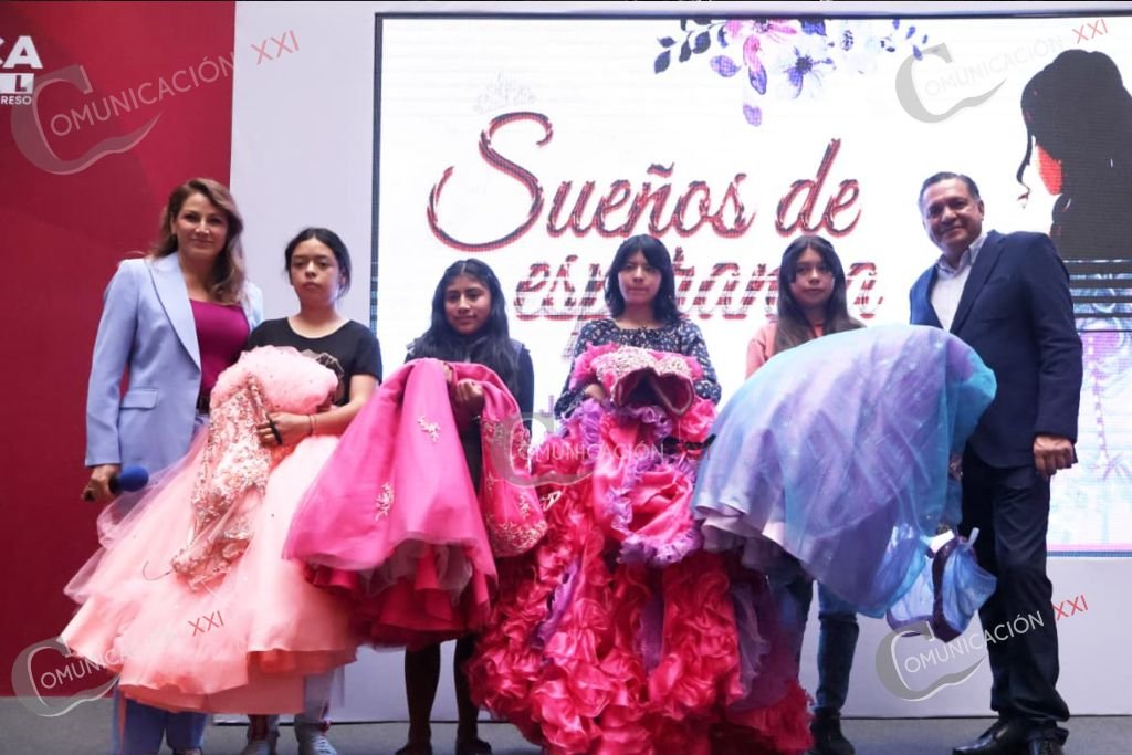 Toluca celebra a quinceañeras