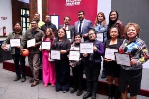reconocen a periodistas