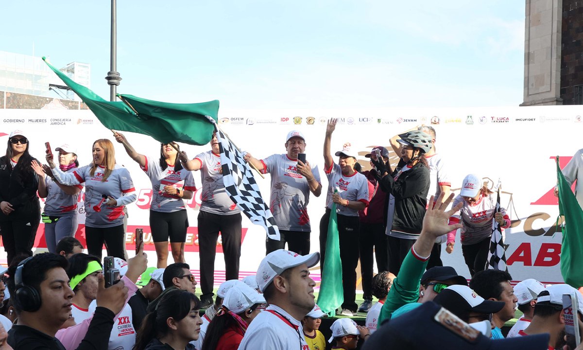 5000 corredores participan en la XXX Carrera de la y el Abogado