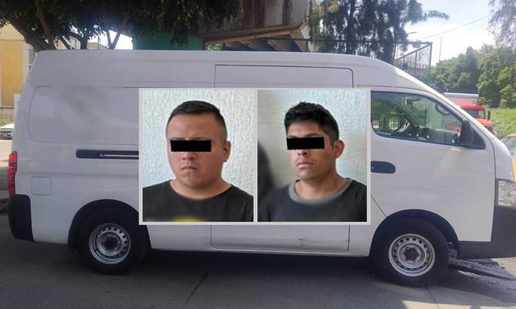 Camioneta de paquetería robada: policías irrumpen y capturan a cuatro implicados
