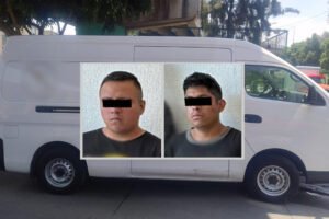 Camioneta de paquetería robada: policías irrumpen y capturan a cuatro implicados