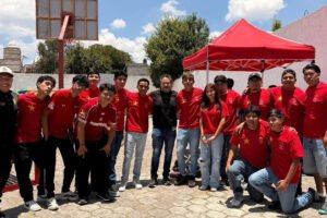Jóvenes y alcalde Omar Sánchez rescatan cancha en Calimaya