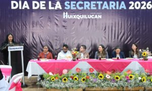 Romina Contreras agradece vocación de servicio en dependencias municipales