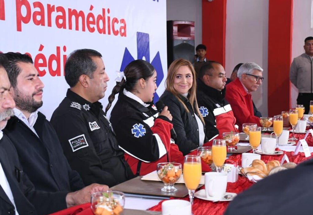 San Mateo Atenco reconoce a paramédicos en ceremonia oficial