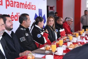San Mateo Atenco reconoce a paramédicos en ceremonia oficial