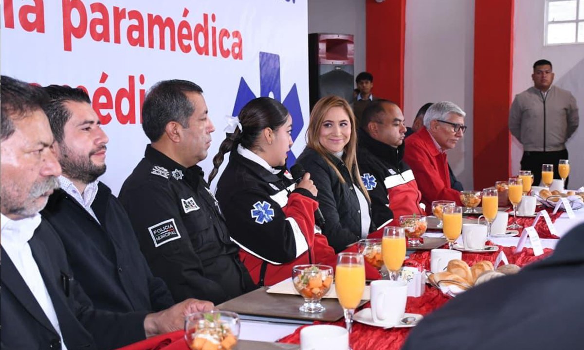 San Mateo Atenco reconoce a paramédicos en ceremonia oficial